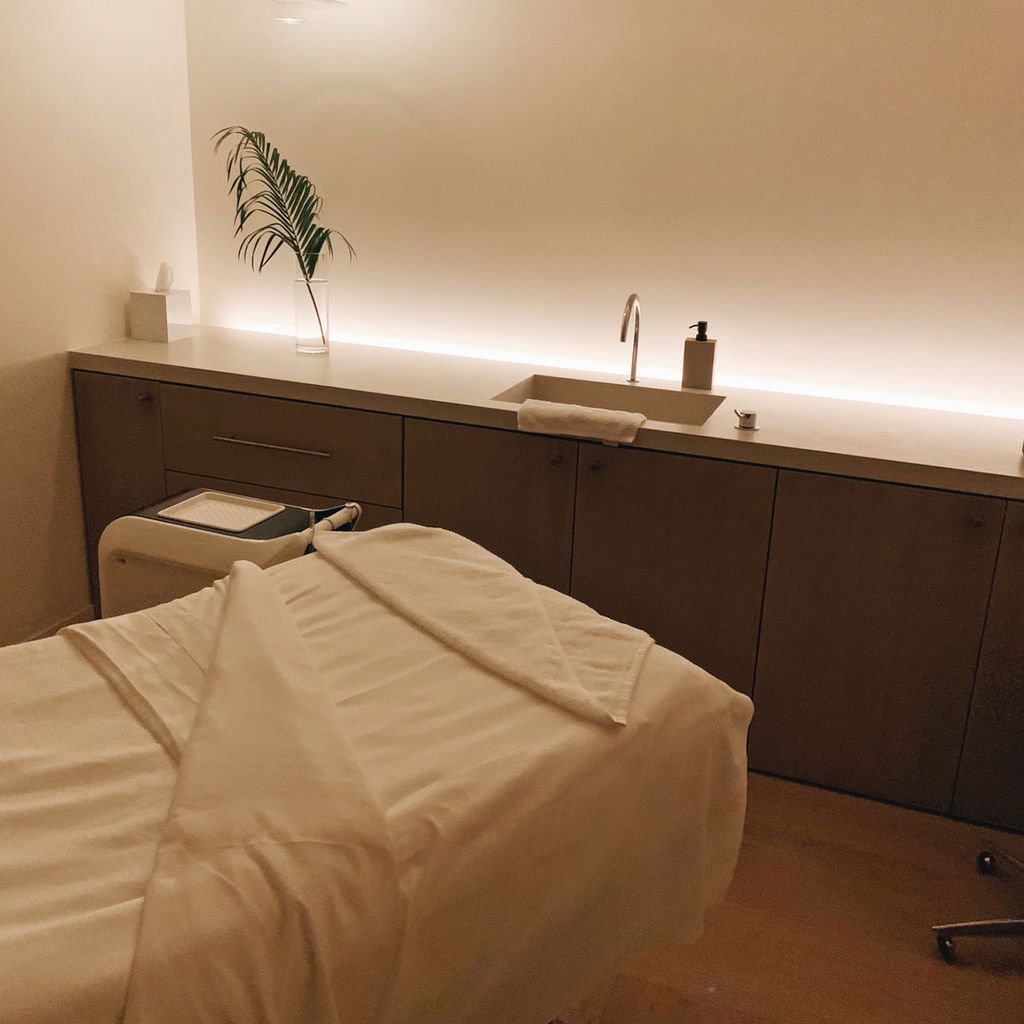 An Honest Review of the Jet Peel Facial Celebrities Adore Who What Wear