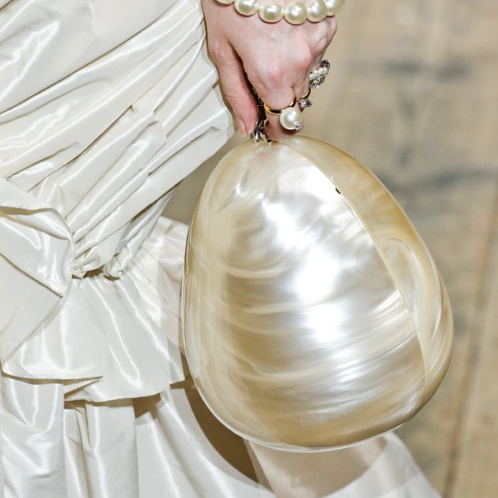 Simone Rocha egg バッグ The Simone Rocha Pearl Bag Is 2020's First It Bag | Who What