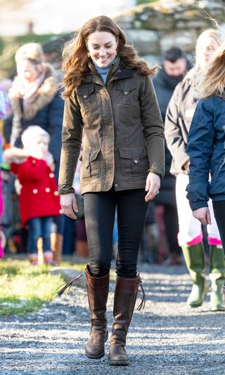 kate-middleton-skinny-jeans-ankle-boots-285509-1581545506919-image