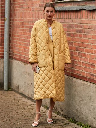 yellow-coat-trend-london-fashion-week-february-2020-285577-1581938716293-image