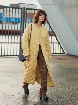 yellow-coat-trend-london-fashion-week-february-2020-285577-1581938716948-image