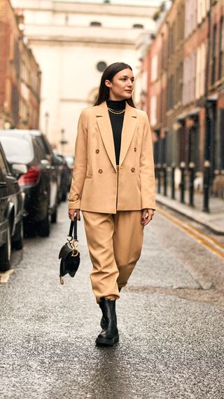 london-fashion-week-february-2020-street-style-285578-1581936884421-image