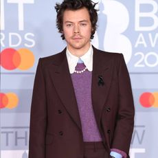 harry-styles-style-285660-1582282384468-square