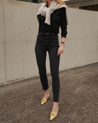 skinny-jeans-outfits-over-60-285662-1582225419399-image