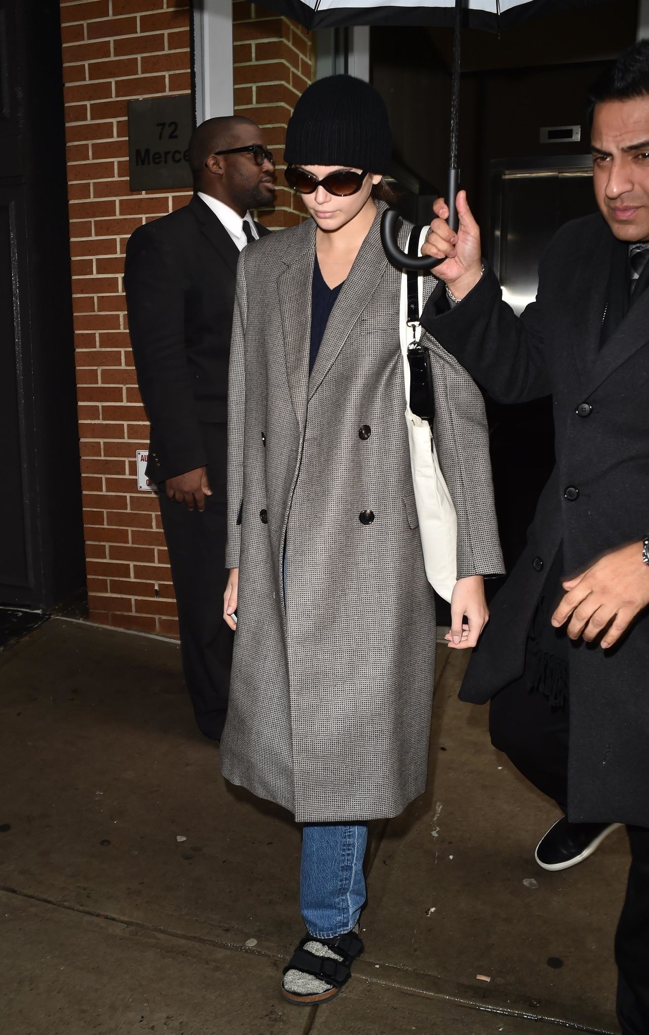 16 Chic Birkenstock Outfits, Courtesy of It Girls and Celebs | Who What ...