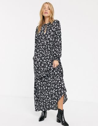 New Look + Long Sleeve Smock Dress in Ditsy Floral