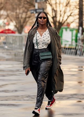 paris-fashion-week-street-style-february-2020-285879-1583184450376-image
