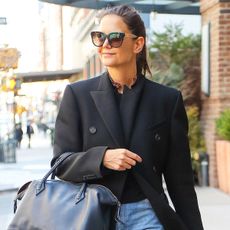 katie-holmes-baggy-jeans-285962-1583419736353-square