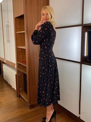 holly-willoughby-spring-dresses-285964-1583837456749-image