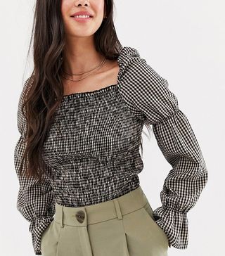 Boohoo + Petite Exclusive Shirred Top With Puff Sleeves in Black Gingham