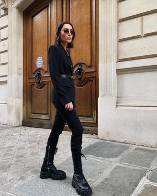 all-black-outfits-286274-1584734846038-image