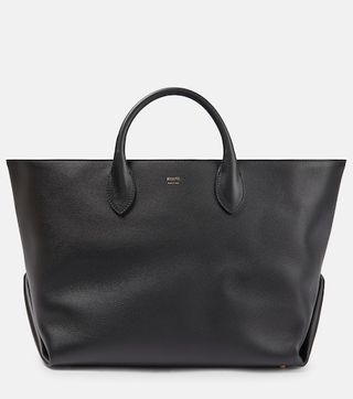 black leather tote bag with wide sillhouette