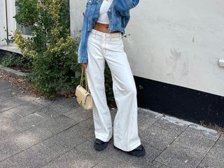 what-shoes-to-wear-with-wide-leg-jeans-286637-1671156907187-main