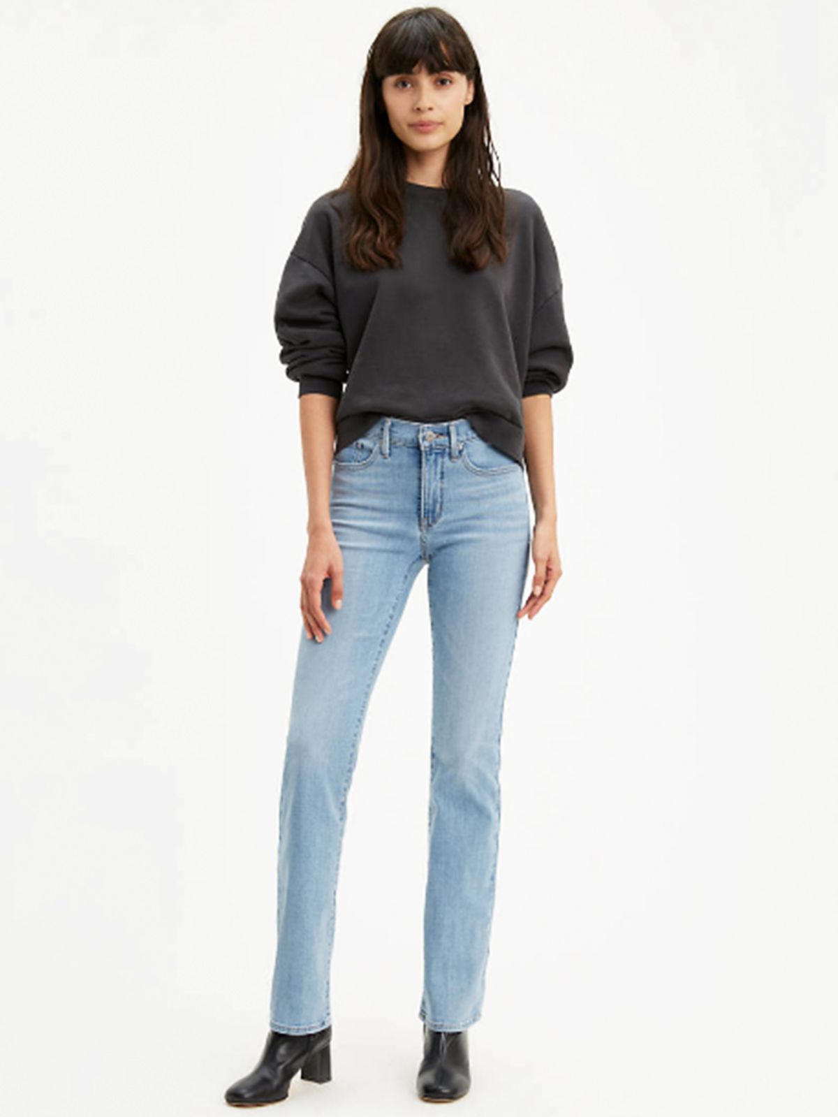 A Stylist on the 3 Best Jeans to Buy If You're Petite | Who What Wear