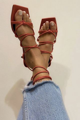 influencers-wearing-sandals-2020-286857-1587479502406-image