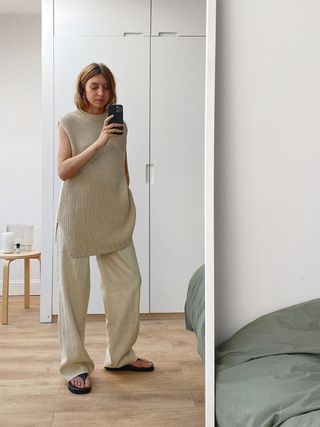 minimalist-at-home-outfits-287084-1588779479780-image