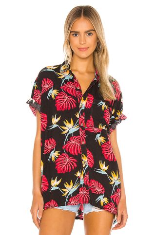 One Teaspoon x Revolve + Sunrise Hawaiian Shirt in Yellow Palm
