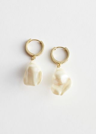 & Other Stories + Hammered Pearl Pendant Hoop Earrings