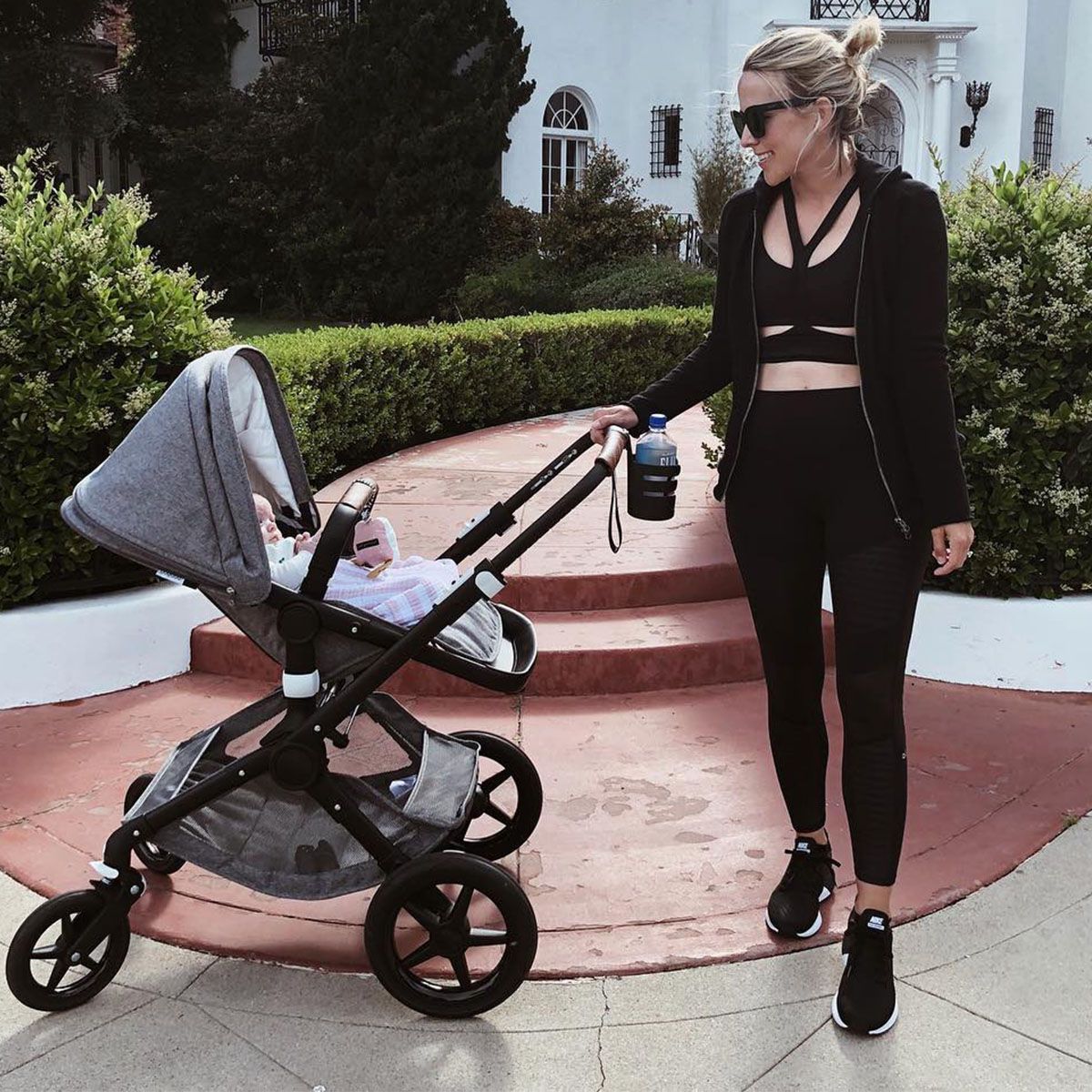 7 Best Postpartum Leggings That Every Mama Needs In Their