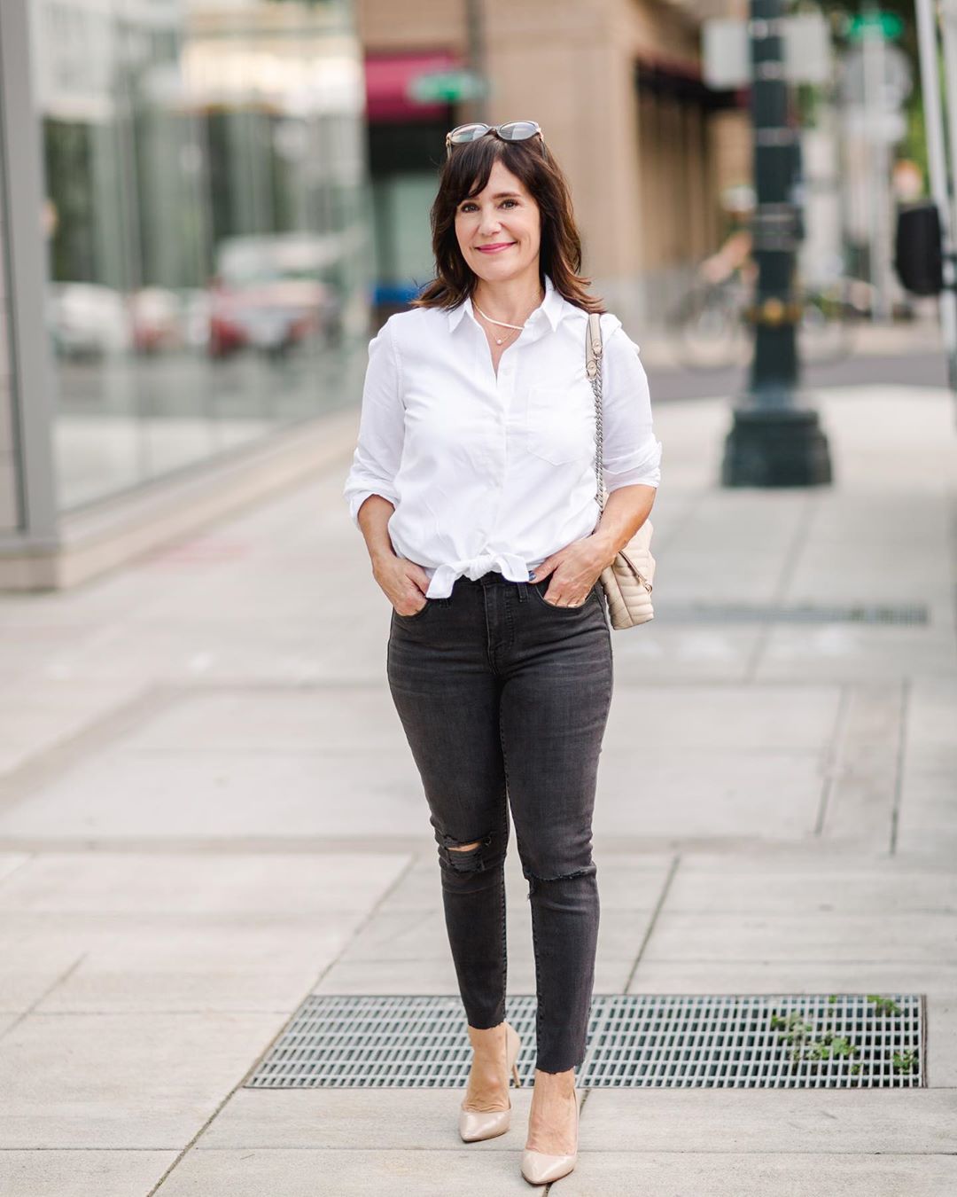 how to wear shirts that tie in the front