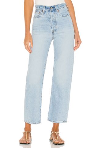 Levi's + Ribcage Straight Ankle Jeans in Middle Road