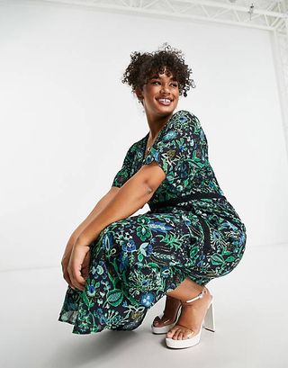 Hope & Ivy Plus + Contrast Lace Midi Tea Dress in Blue and Green Floral
