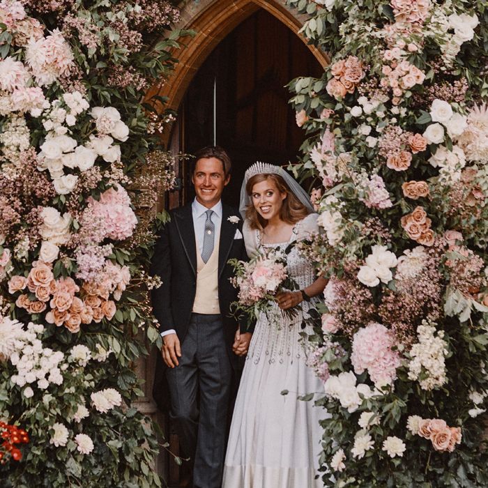 Princess Beatrice's Wedding Dress Photos - Pictures of Beatrice's Vintage  Gown