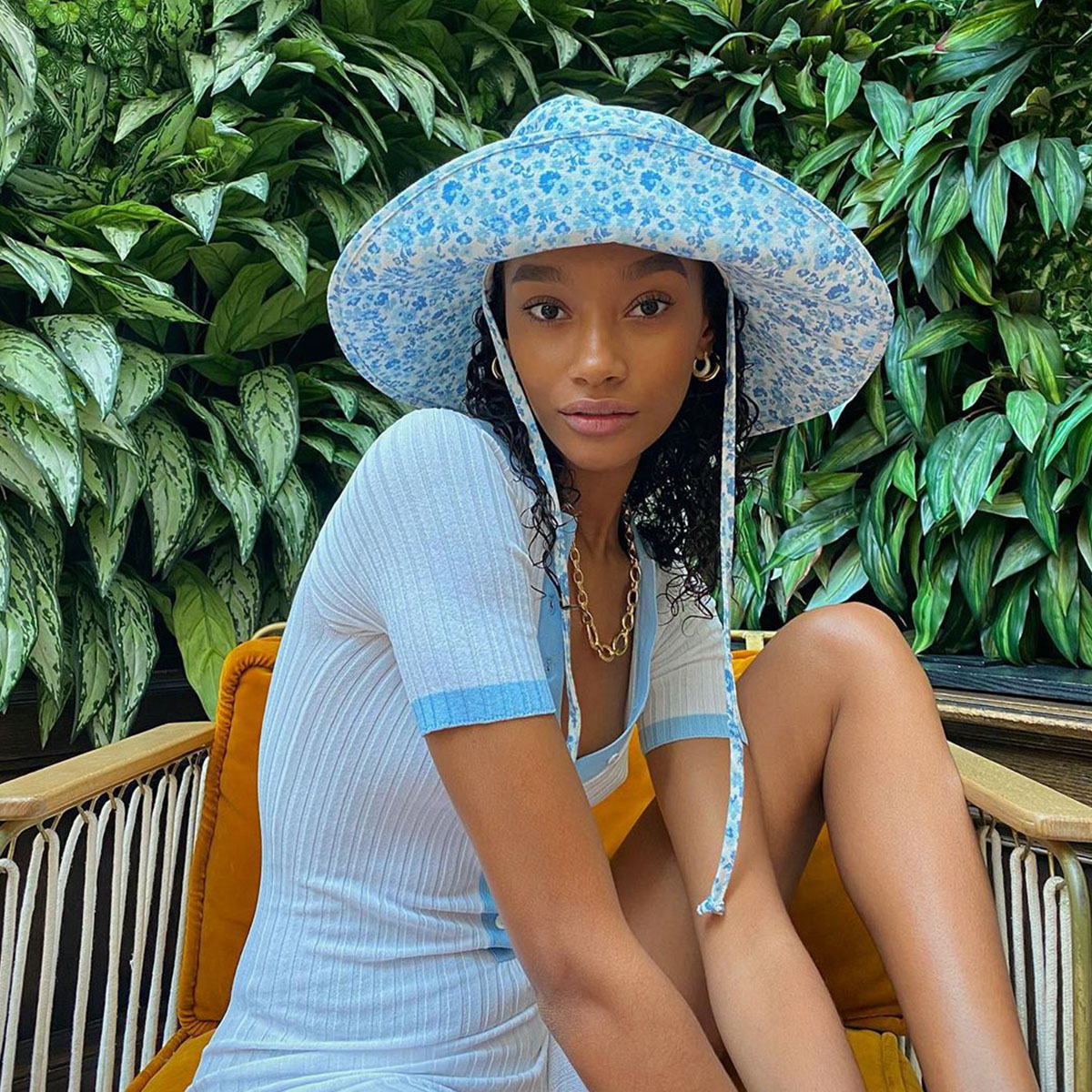 The 18 Best Bucket Hats Fashion Girls Are Wearing Now