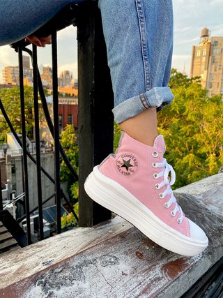fall-sneaker-outfits-converse-288628-1597349520425-image
