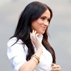 meghan-markle-shorts-sneakers-face-mask-288748-1598036329904-square