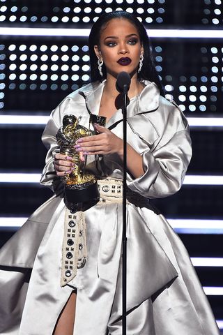 best-mtv-video-music-awards-outfits-288885-1598810626941-main