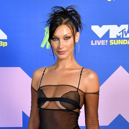 bella-hadid-low-rise-pants-mtv-vmas-288892-1598841984934-square