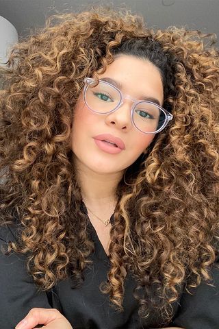 easy-hairstyles-for-curly-hair-289112-1600199427867-main