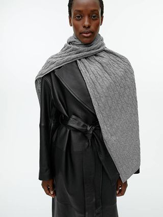 Arket + Cable-Knit Cashmere Scarf