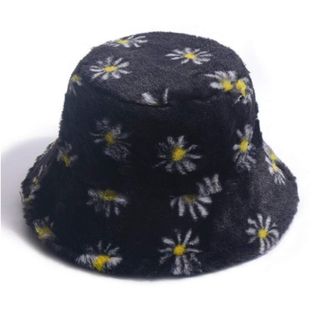 Uu Ben + Winter Bucket Hat Daisy