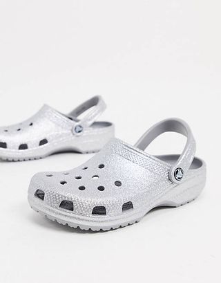 Crocs + Classic Glitter Clogs in Silver