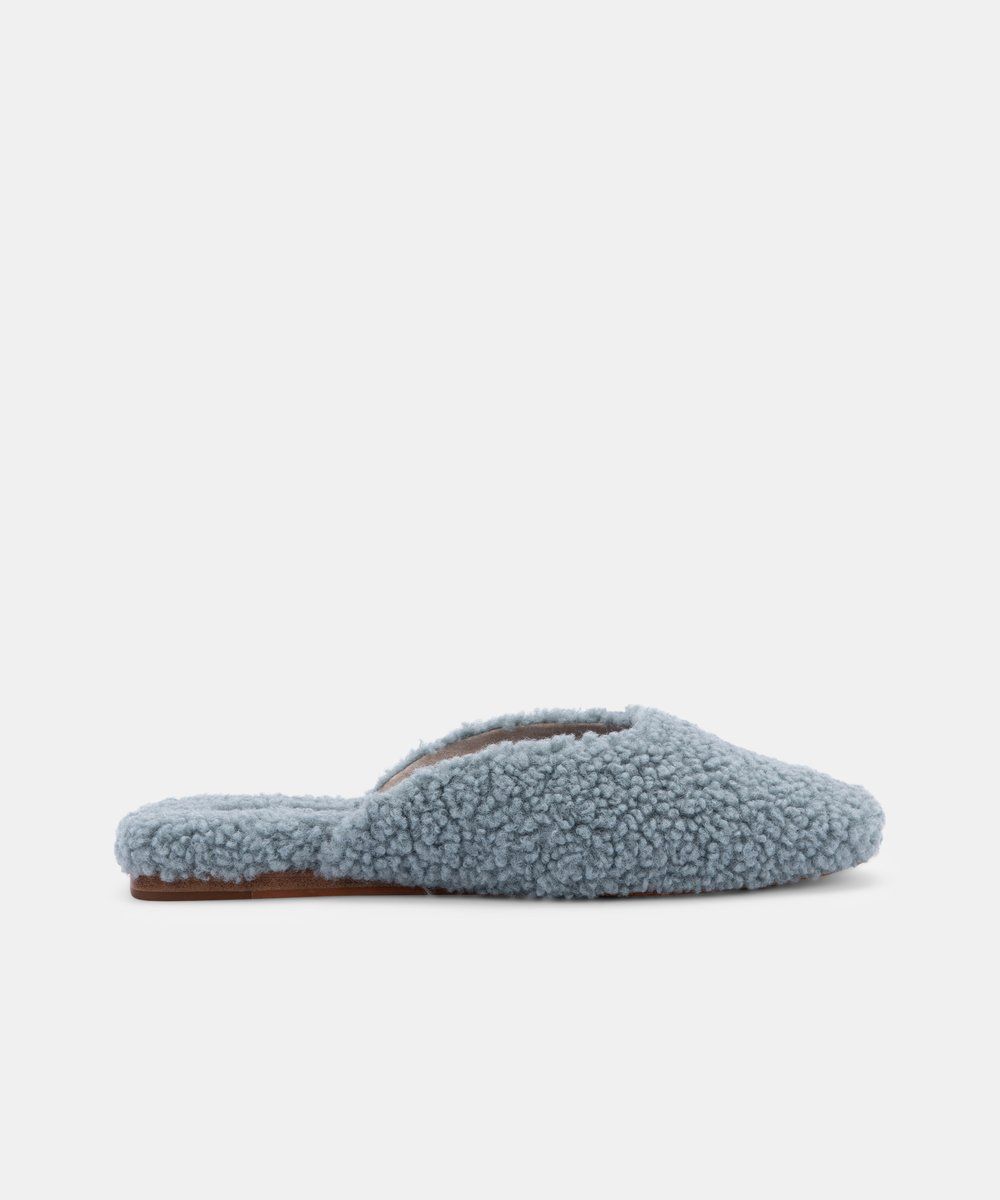House Slippers Are the Shoe Trend For Homebodies Only | Who What Wear