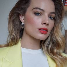 margot-robbie-hair-290588-1607086641262-square