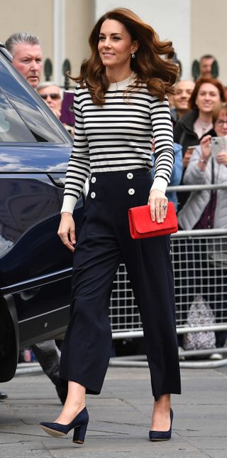 kate-middleton-sweater-outfits-290653-1607316070903-image