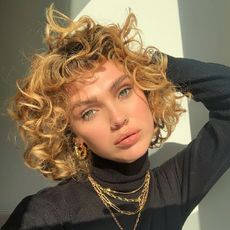 short-curly-hair-290699-1607614110678-square