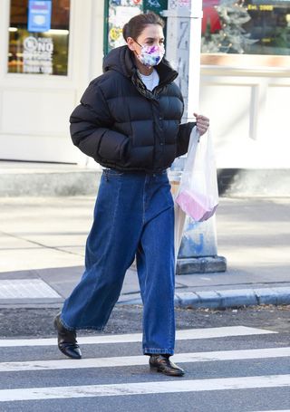 katie-holmes-controversial-baggy-jeans-290764-1607652310999-image