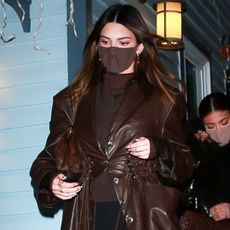 kendall-jenner-leggings-outfit-290944-1609873048551-square