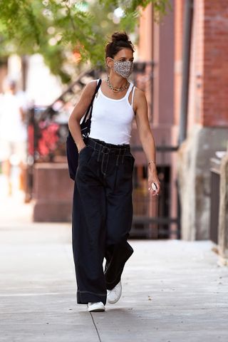 Celebrities Wearing Baggy Pants Photos: Stars in Cargos, Jeans | Life &  Style