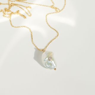 White/Space + Baby Baroque Necklace With Diamond