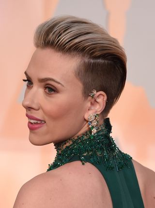 short-hairstyles-for-thick-hair-291333-1611793723595-main