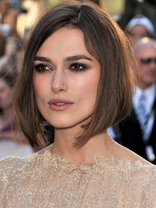 short-hairstyles-for-thick-hair-291333-1611795495348-main