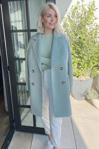 holly-willoughby-ms-coat-291390-1612175446681-image