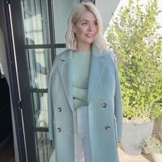 holly-willoughby-ms-coat-291390-1612179393112-square