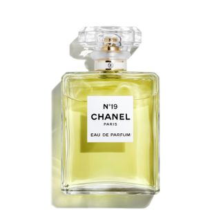 Chanel + N°19 Eau De Parfum Spray