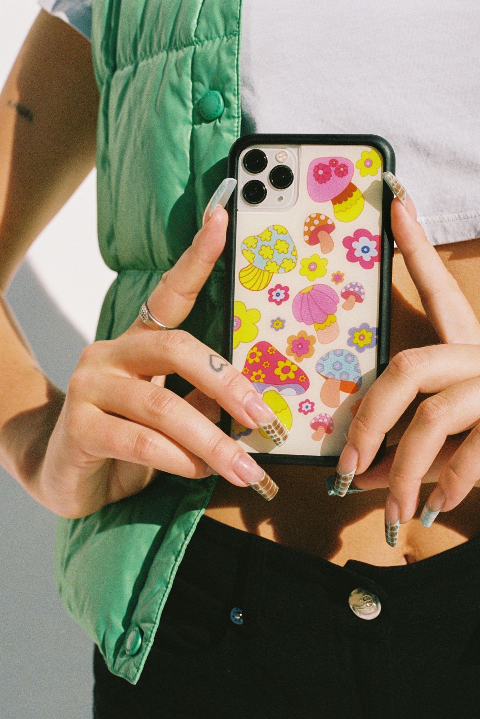 The Cool Sister Duo Behind Wildflower's Popular Phone Cases Who What Wear